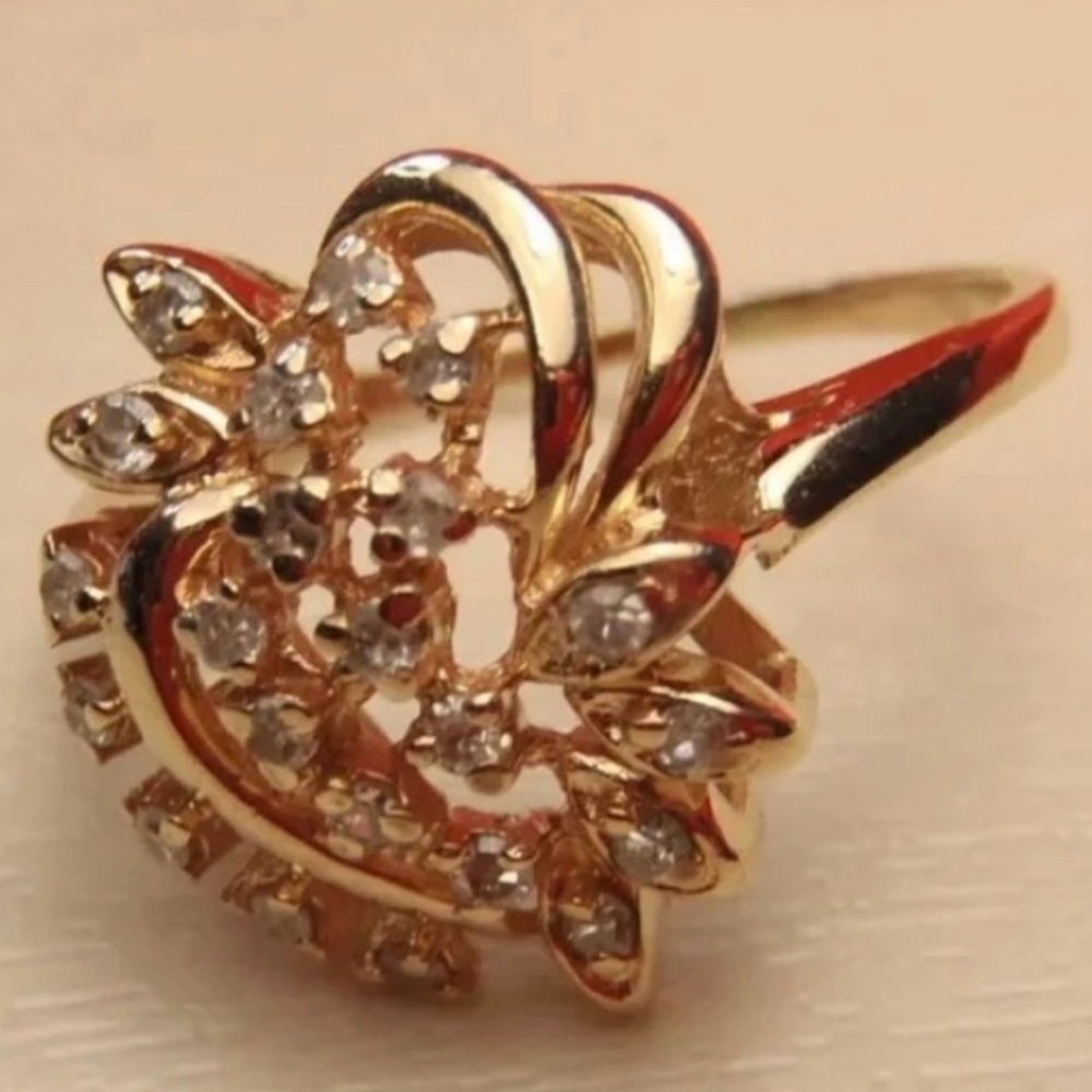 🌷SALE🌷Elegant Vintage Solid 14 KT YELLOW Gold & GENUINE NATURAL DIAMONDS Ring